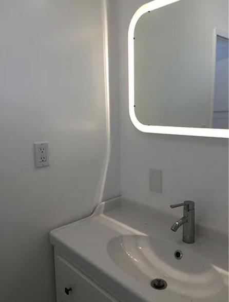 bathroom - 3141 Country Club Dr