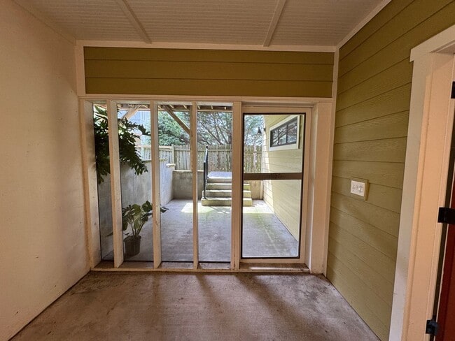 Building Photo - Downtown - Contemporary Apartment minutes ...