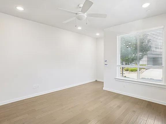 Building Photo - MOVE IN READY