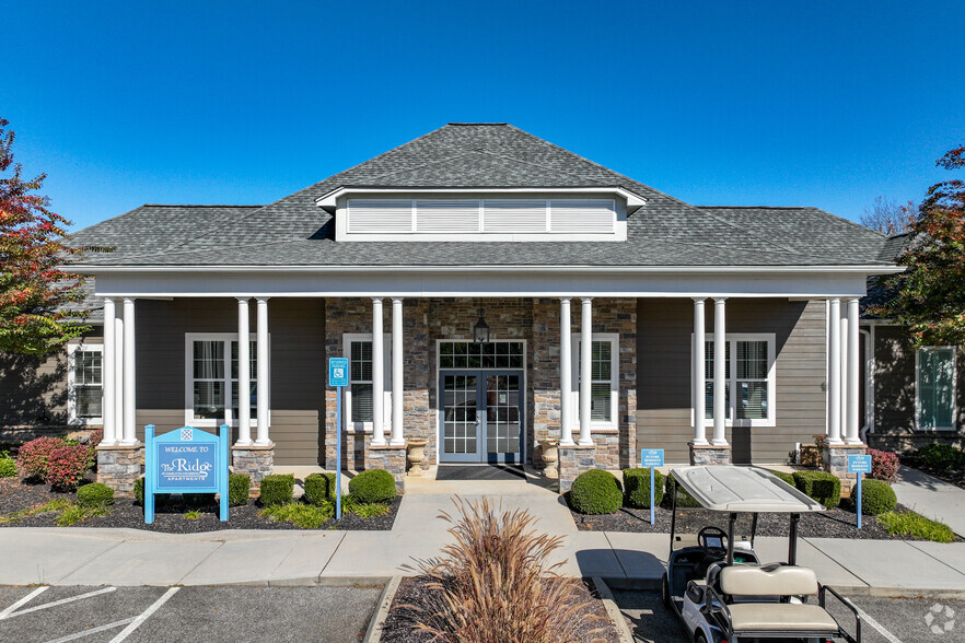 Building Photo - Ridge at Hamilton Crossing