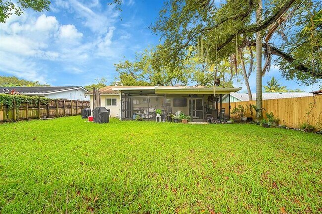 Building Photo - 4540 SW 26th Terrace