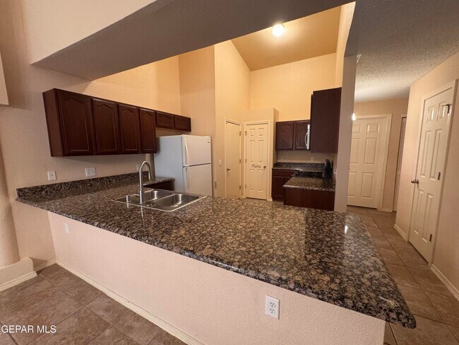 Building Photo - 6700 Hermoso Del Sol Dr