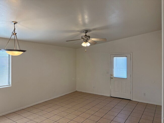 Building Photo - Beautifully Renovated 3 Bedroom Home -A/C-...