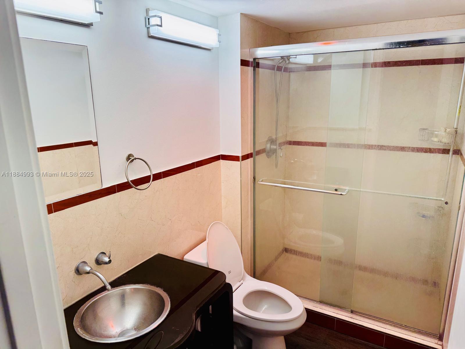 Building Photo - 3701 N Country Club Dr