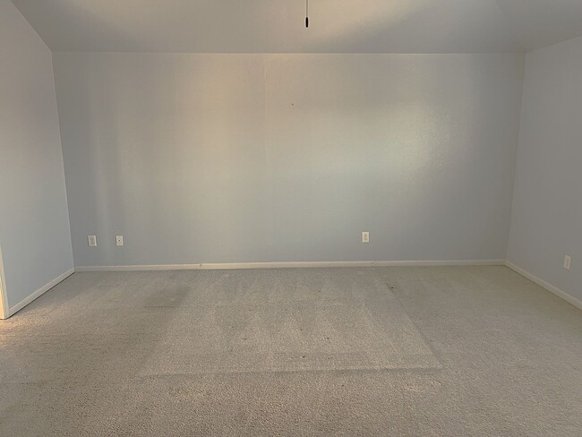 Building Photo - Spacious Four Bedroom Home Conveniently Located in Carpenters Landing