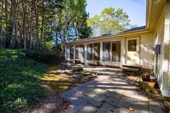 Building Photo - 1102 Mourning Dove Dr