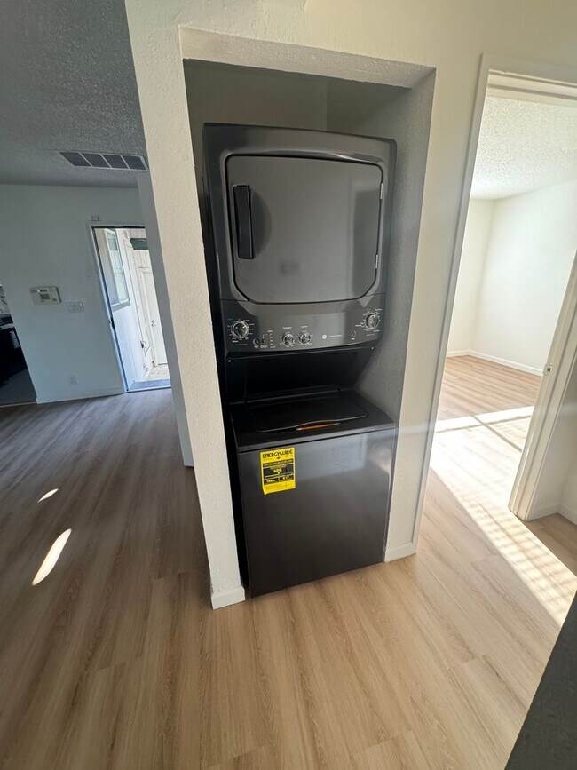 Building Photo - Beautifully Updated 2BD/2BA Condo | In-Unit Laundry, Garage & Greenbelt Views