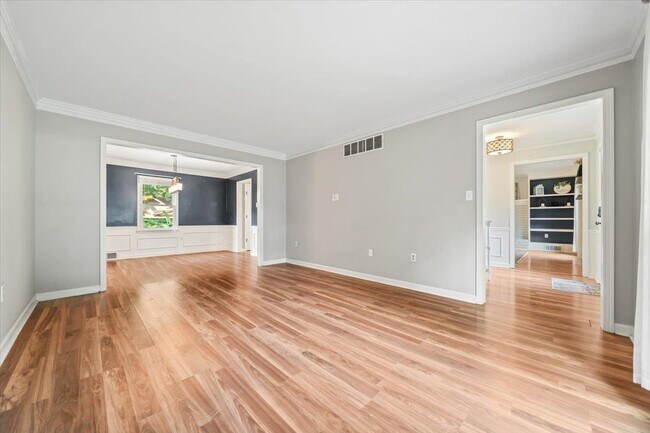 Building Photo - 8783 Lower Woods Cove