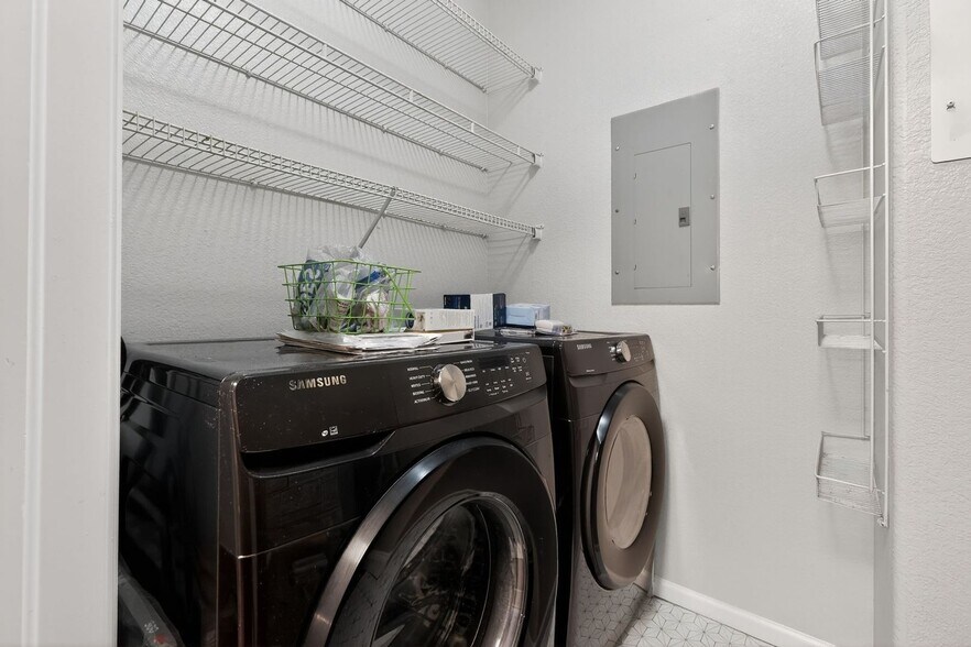 Building Photo - 4451 S Ammons St