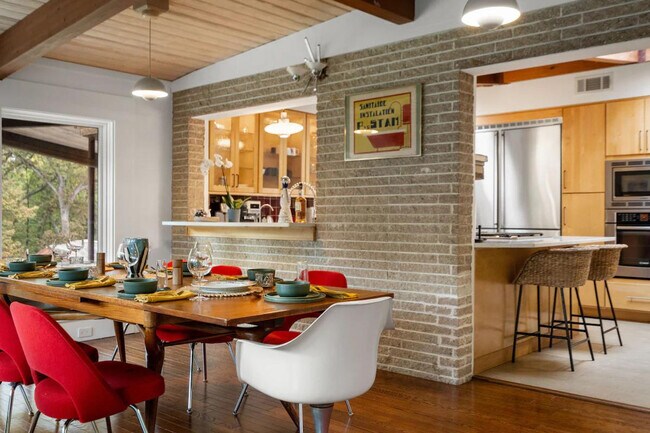 Building Photo - 2720 N Fillmore St