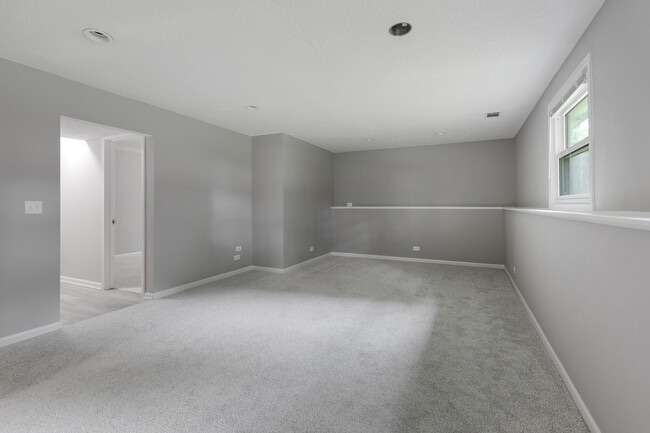 Building Photo - 135 Encina Dr