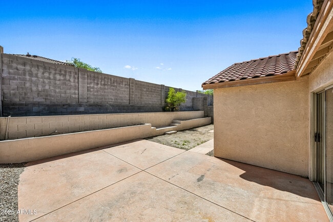 Building Photo - 225 E Gwen St