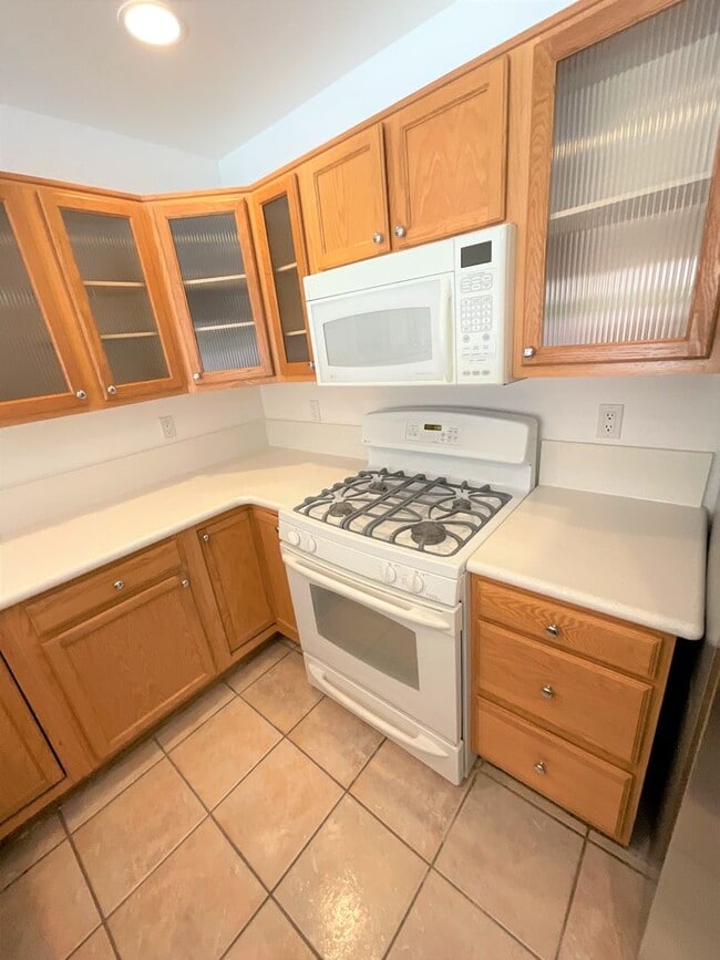 Building Photo - Foothills Location - 3 Bedroom 2 bath on cul-de-sac with Sparkling pool