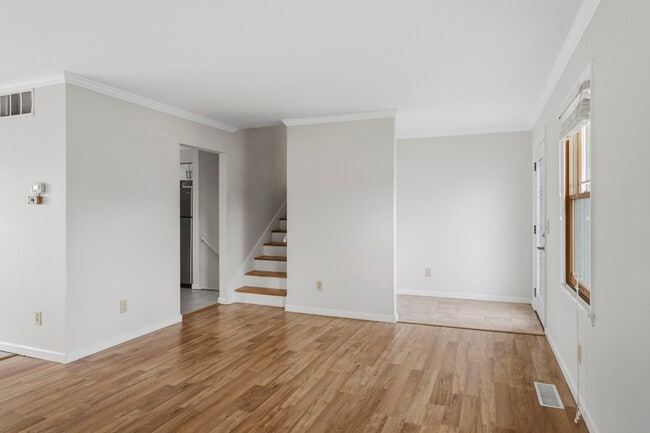 Building Photo - 1903 Sumac Dr