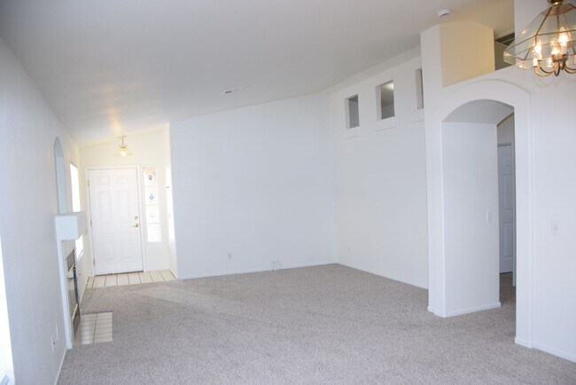 Building Photo - BEAUTIFUL 4 BEDROOM, 2 BATH SINGLE-STORY H...