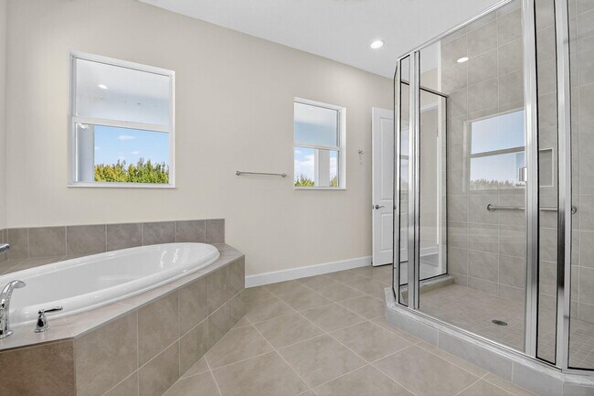 Building Photo - 15120 Wildwood Cir