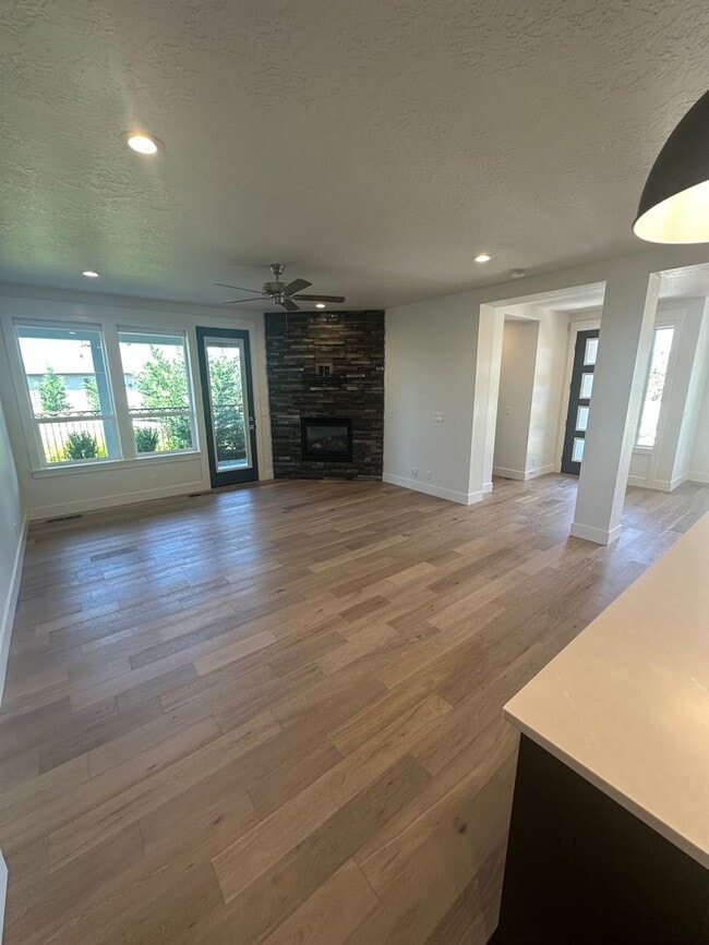 Building Photo - Riverstone: Gated Community, Pond Access i...