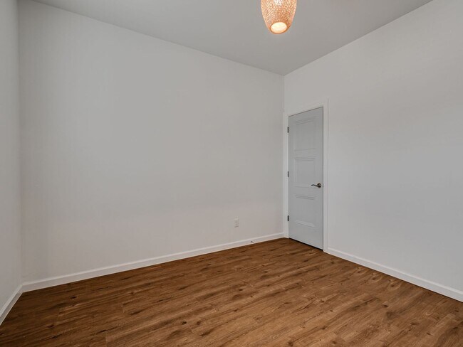 Building Photo - 4 Bedroom + Yukon Schools