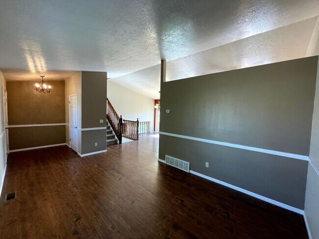 Building Photo - Great 4 Bed/3 Bath home in Layton