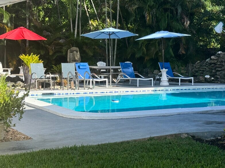 Private Tropical Pool Area - 602 NE 37th St