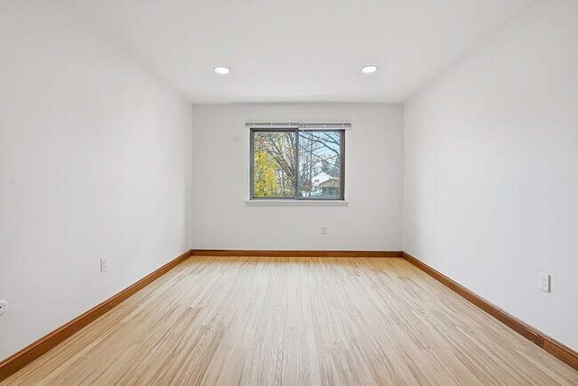 Building Photo - 59 School St