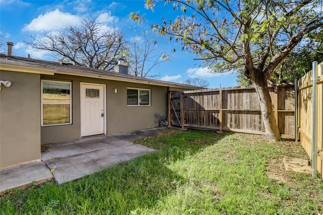 Building Photo - 4909 Hawk Cove