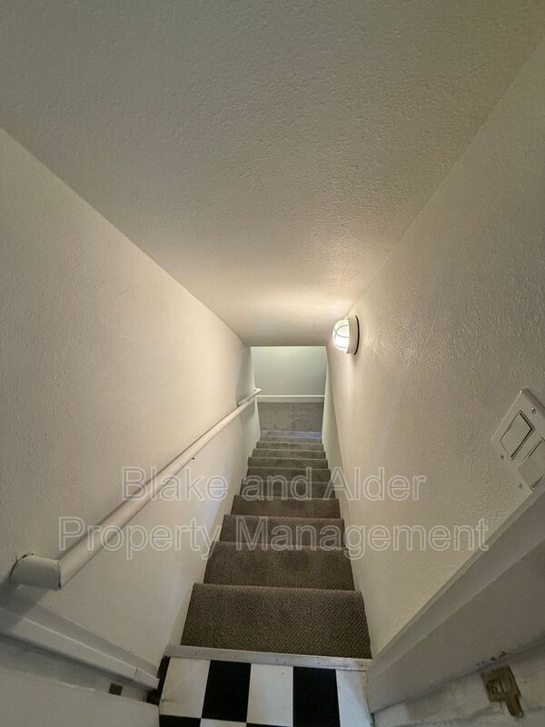 Building Photo - 7824 SE 11th Ave