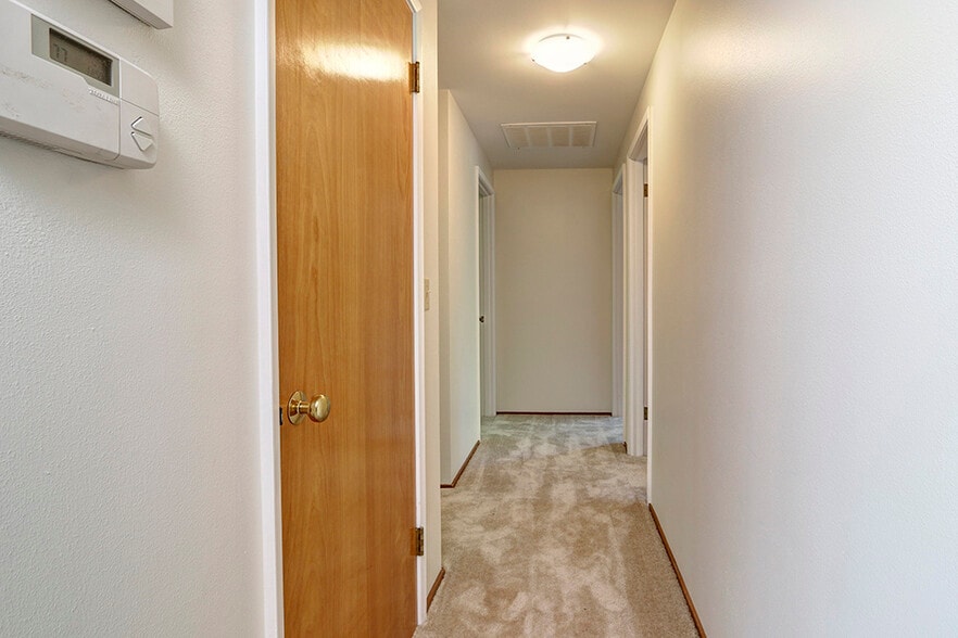 Building Photo - 26 6th St S