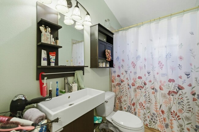 Building Photo - 408 Etheredge St