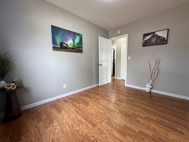 Building Photo - 3 bed, 1 1/2 bath Home for rent in Elk Run Heights