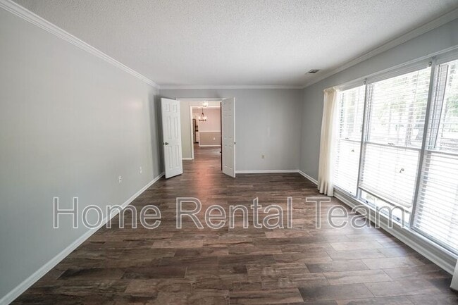 Building Photo - 803 Kings Rd