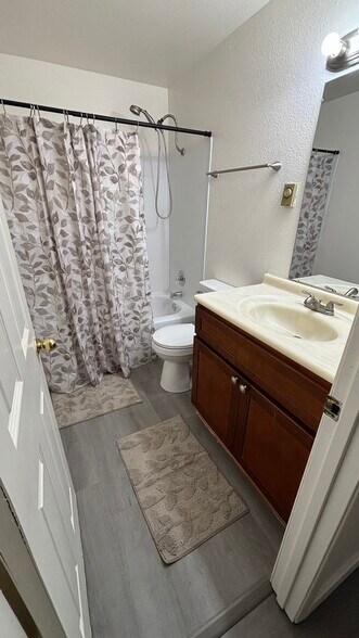 Beautifully renovated bathroom with modern finishes - 18609 78th Ave E