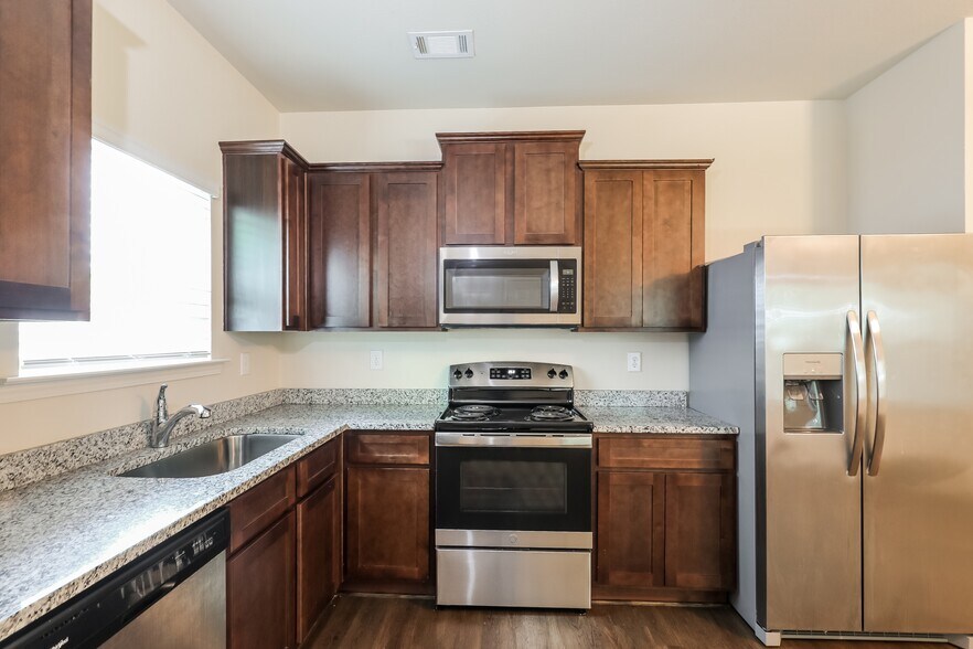 Building Photo - 201 Highwood Ln