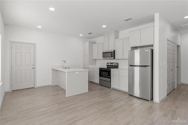 Building Photo - 11 Shavano Dr