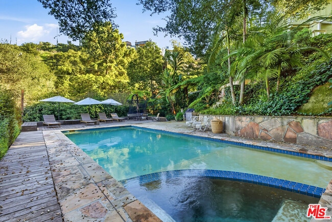 Building Photo - 2049 Oakstone Way