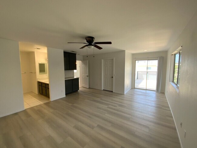 Building Photo - Modern Beach House