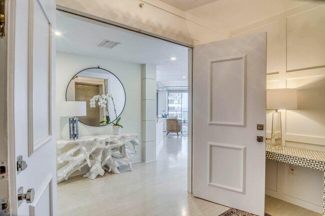 Building Photo - 570 Ocean Dr