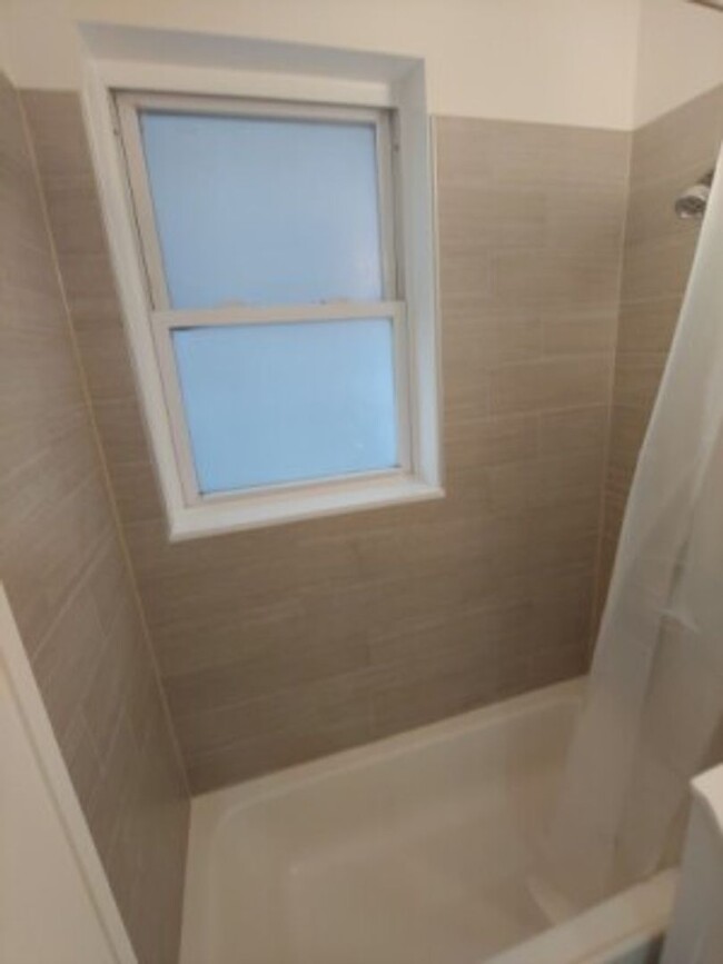 Building Photo - 2 Bedroom apartment - North End - 6/1