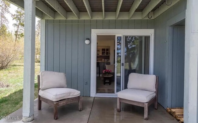 Building Photo - 76 Gcr Mile 22