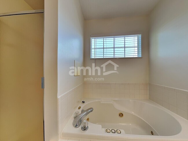 Building Photo - 1048 Reveres Run