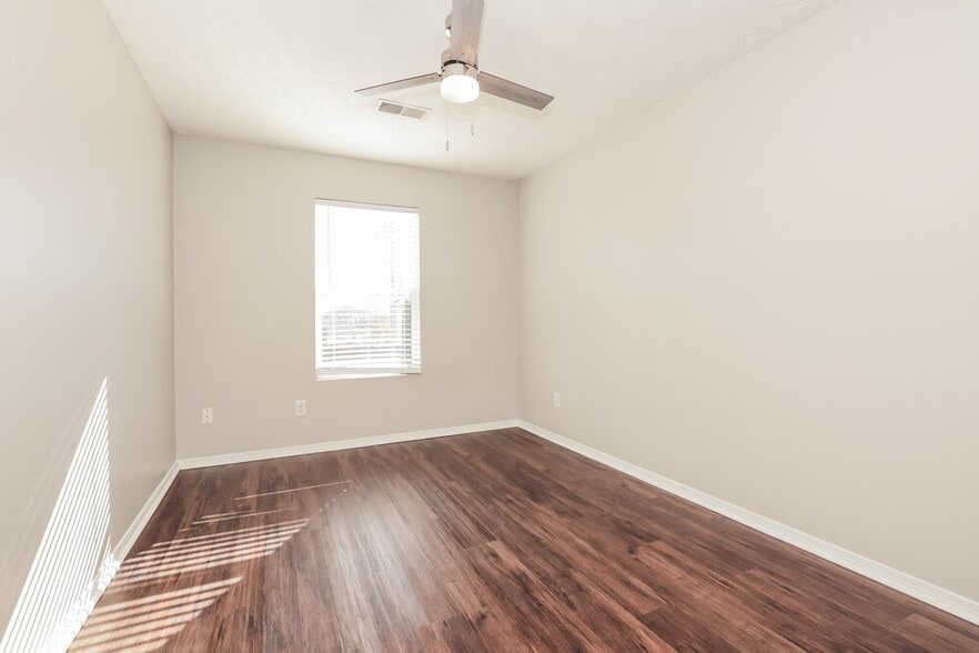 Building Photo - 4003 Randall Ln