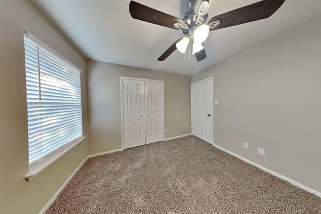 Building Photo - 15142 Red Cedar Cove Ln