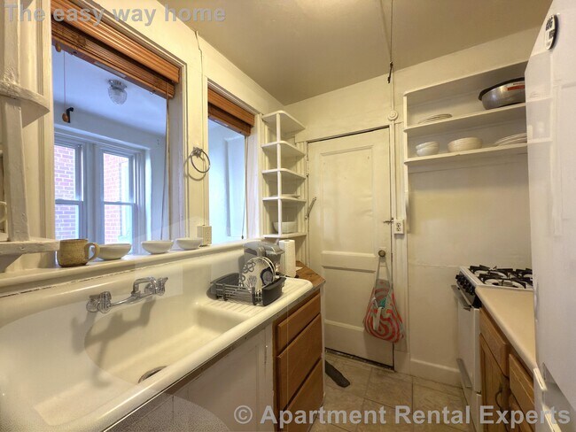 Building Photo - 8 Craigie Cir