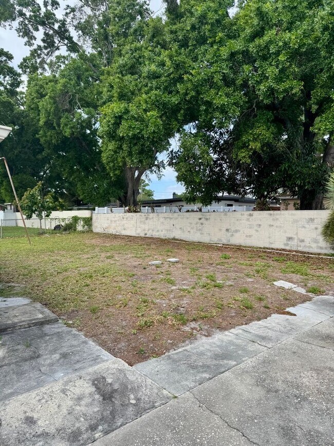 Building Photo - Remodeled Tampa Home