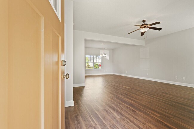 Building Photo - 508 Potter Stone Square