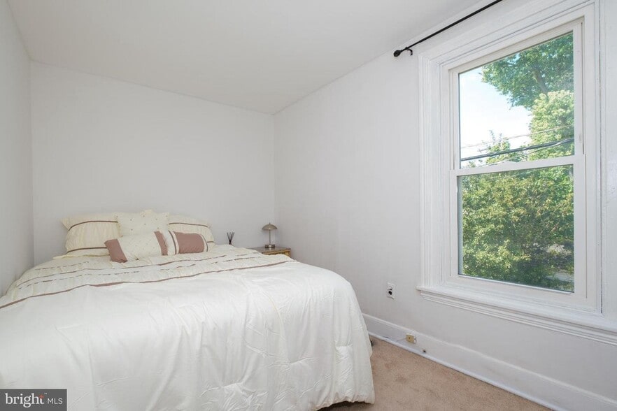 Building Photo - 701 E Barnard St