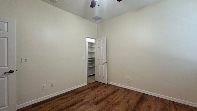 Building Photo - 1653 Cherry Ridge Dr