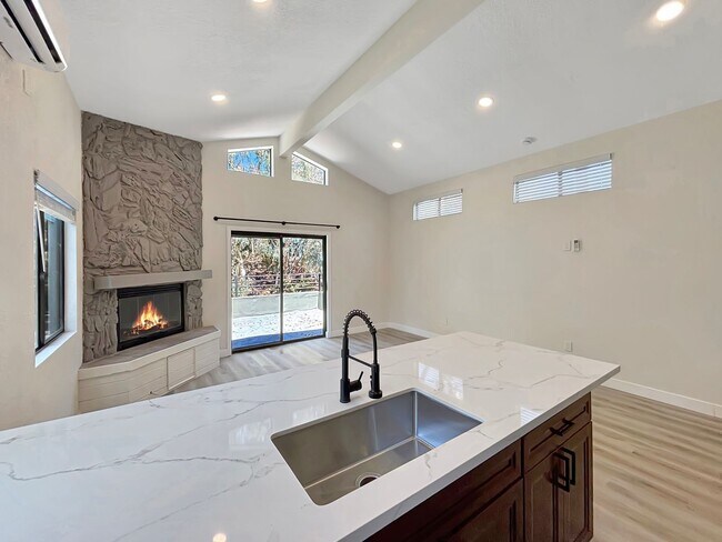 Building Photo - Charming 2BD/2BA Home in North Park W/ W/D...