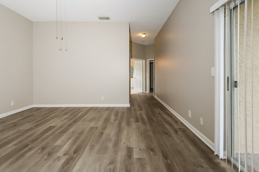 Building Photo - 984 Lake Breeze Dr