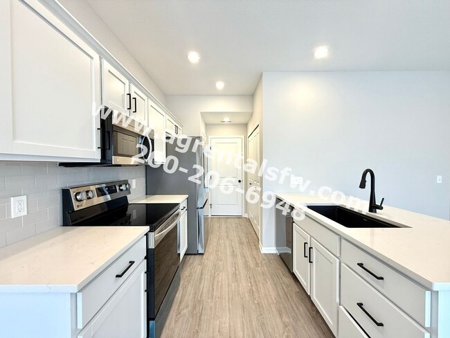 Building Photo - 3 Bedroom/ 1.5 Bath